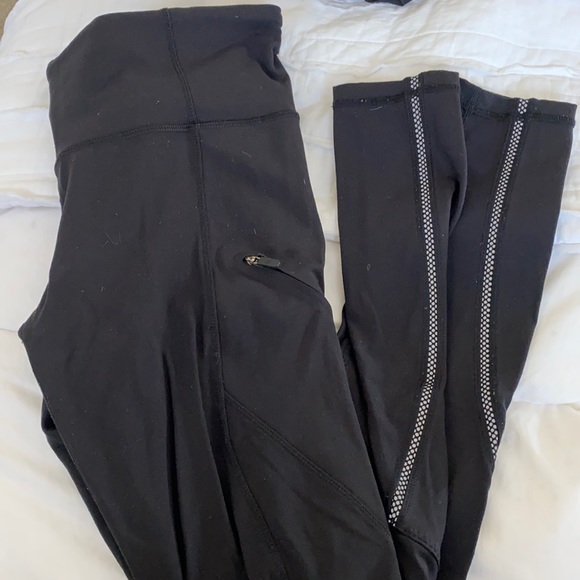 Lululemon running tight - zip pocket and reflect - Picture 1 of 1